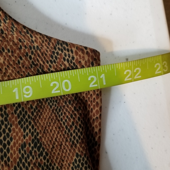 Cafe au Lait Canada Women’s Zip Vest Sleeveless Animal Print Size M - Picture 7 of 9